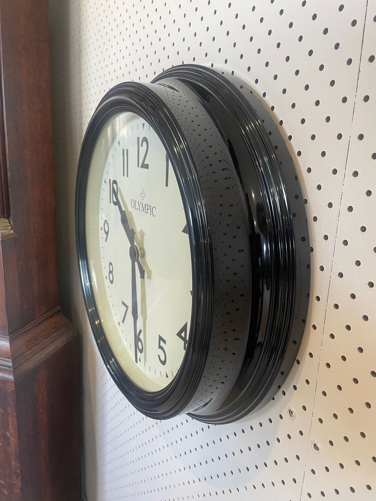 Classic Railway Station Wall Clock – 42cm